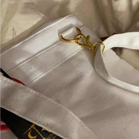 Orlando canvas cross body white bag with Orlando script in red double zipper - Picture 6 of 9